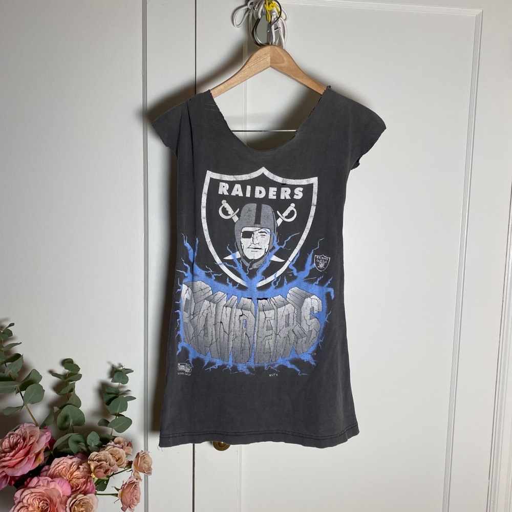 Vintage 90’s Raiders NFL T-Shirt for Baddasses